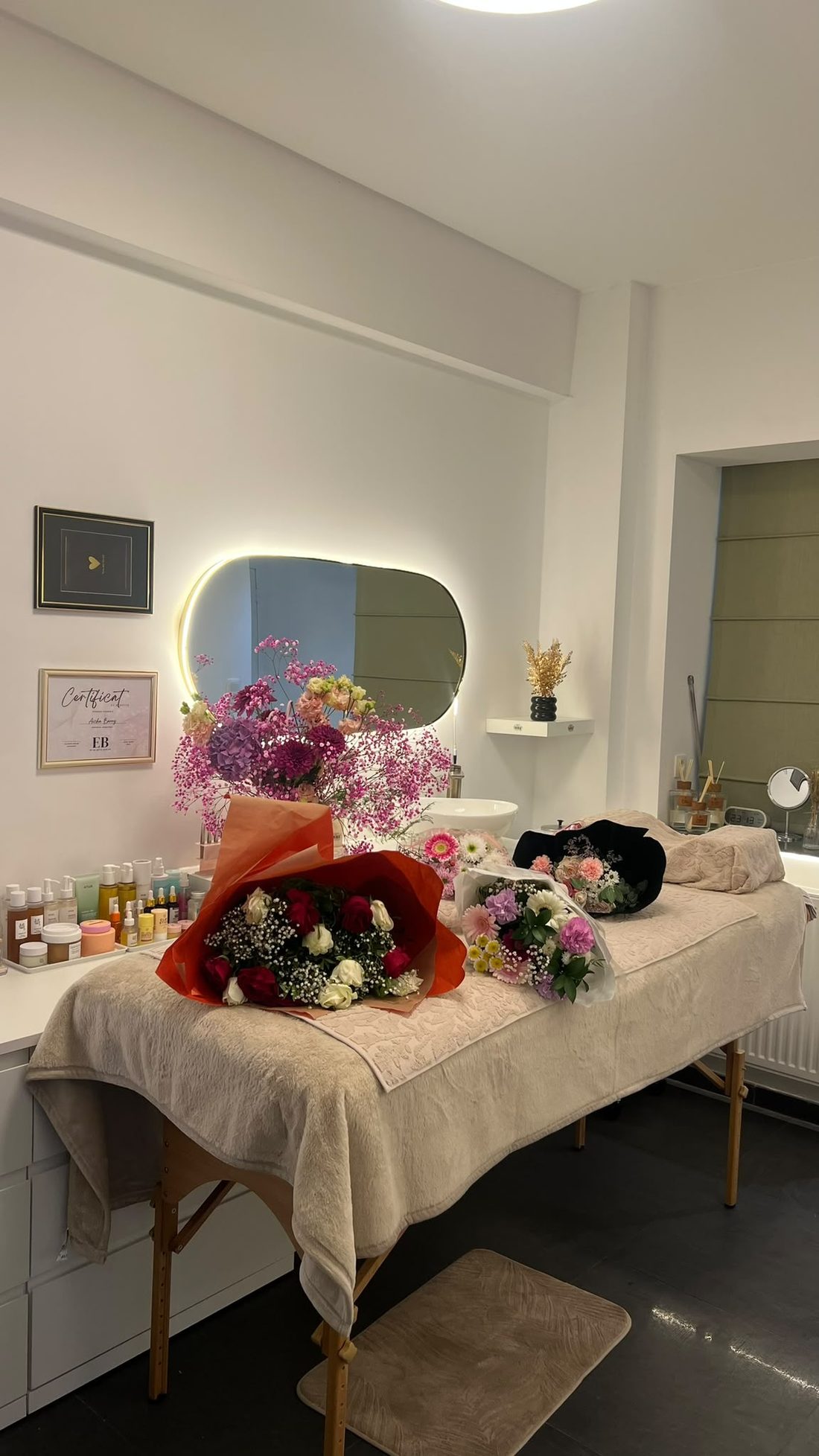 Ambiance florale de la cabine WBA Studio